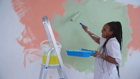 Flat renovation concept. Smiling African American woman redecorating her house Stock Footage 128789986