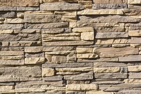 Flat rocks layered to form a solid wall Foto stock