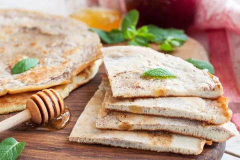 Flatbread with cinnamon and raisins Foto stock