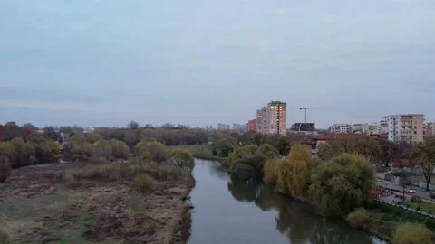 FlatFlyOverRiverBuildings 動画素材 223683645