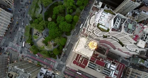 Flatiron Building and Madison Square Park wide downward aerial view in NYC Stockbeeldmateriaal 75398608