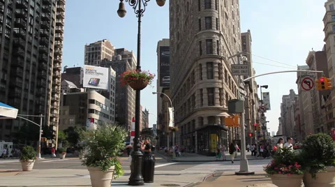 Flatiron Building in Manhattan - Panning Stock Footage 915057