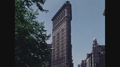 The Flatiron Building, New Yorks first skyscraper at Madison Park in Chelsea Stock Footage 82508735