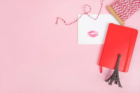 Flatlay with Eiffel Tower miniature Fotos Stock