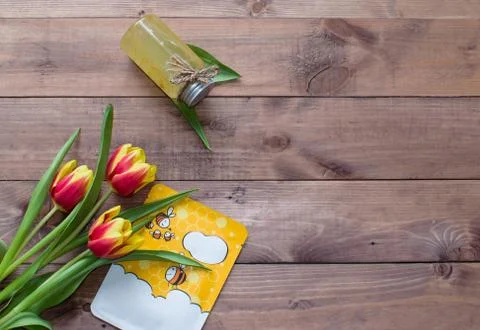 Flatlay Spring Easter bouquet of tulip flowers with cosmetic products, mask Stock-Fotos