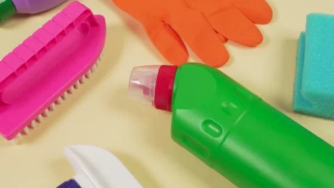 Flatley on objects to restore order in the house on a pale yellow background. 動画素材 151398455