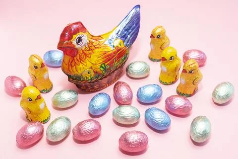 Flatly Paschal, Easter kids gift. Chocolate hen, little chickens with colorful Stock Photos
