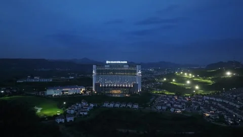 FLC Ha Long resort and illuminated golf course at dusk Vídeo Stock 342715504