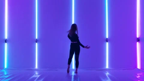 Flexible dancer performs acrobatic elements of modern choreography and jumping Stock Footage 147552884