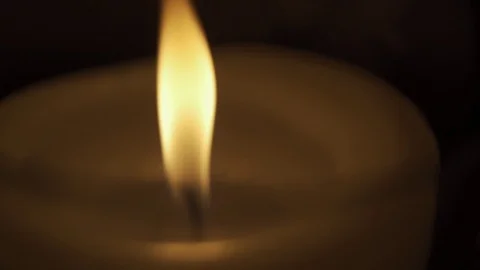 Flickering Candle in low light, shot in HLG 100fps 스톡 동영상 87551007