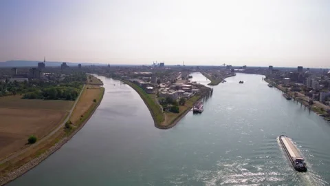 Flight above Rhine River Fork in Ludwigshafen Vídeo Stock 144997064