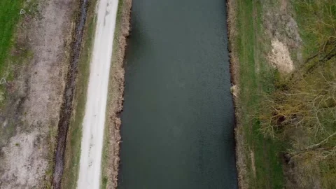 Flight above small stream camera tilt up at end shows nice view of nature 库存影片 151784503