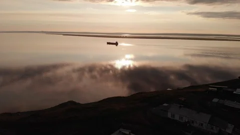 Flight after the ship Stockbeeldmateriaal 100998883