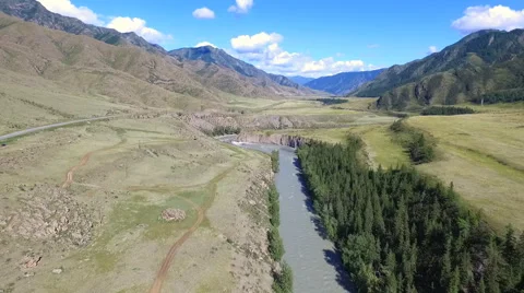 Flight against the current of a mountain river 스톡 동영상 67835129