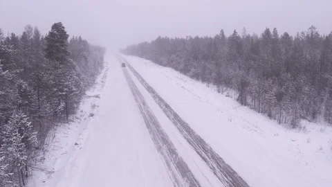 Flight along frozen road Видео 123778438