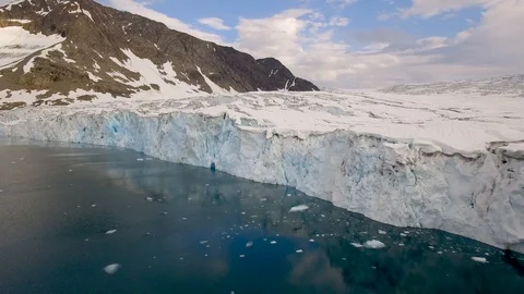 Flight along the glacier edge Vidéo 96380767