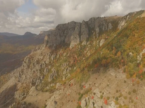 The flight along the mountains. D-log 動画素材 83181074