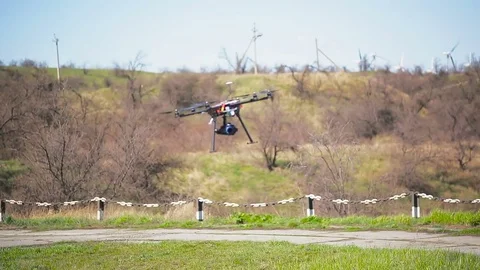 The flight and landing of the copter on the ground. 스톡 동영상 75863012