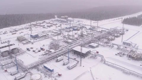 Flight around gas field Vídeos de archivo 123711124