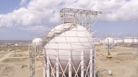 Flight around LPG storage 動画素材 123698575