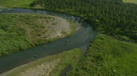 Flight around a oxbow of a clear river Video stock 559672