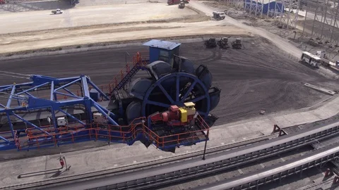 Flight around stacker reclaimer 動画素材 123699773