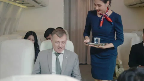 Flight attendant using tablet choose food order with businessman on airplane Vidéo 157055473