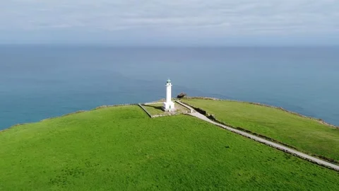 Flight backwards away from a lighthouse at the edge of a cliff. Asturias Video stock 152630182