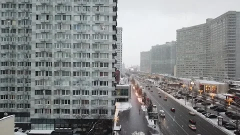 Flight between old and tall buildings on Novy Arbat Video stock 170245069