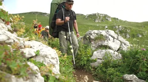 Flight of the Camera Over a Mountain Footpath Towards to a Wide Canyon Video stock 66278076