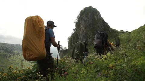 Flight of the Camera Over a Mountain Footpath Towards to a Wide Canyon Video stock 66278127
