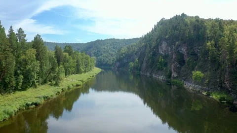 Flight of the copter over the river on a sunny morning. Stock Footage 114975772