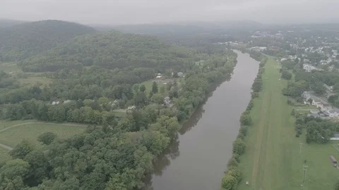 Flight down a river in a small town Video stock 122015784