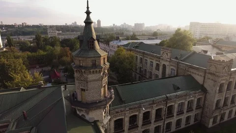 Flight of the drone over the roofs of the old city Video stock 91698475