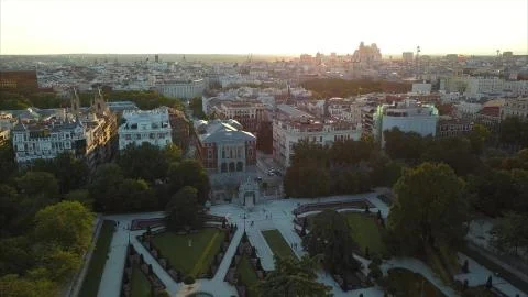 Flight drones over the famous Park of the Retiro of Madrid and the Prado Museum Fotos Stock