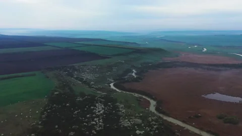 Flight in the evening over a meadow and a winding river Video stock 153041880
