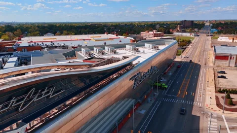 Flight at the façade of Motor City Complex in Detroit, Michigan, USA. Видео 318552193