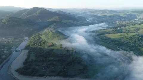 Flight in the fog in the mountains Video stock 90494633