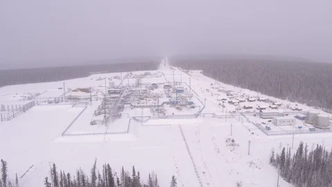 Flight from gas field 스톡 동영상 123710828