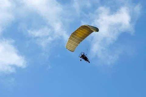 Flight of a motor paraplan Foto stock