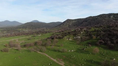 Flight to the mountains 스톡 동영상 126238426
