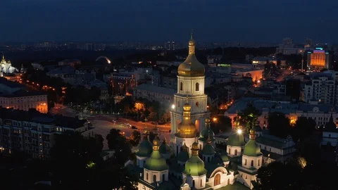 Flight at night over the Sofia Cathedral in Kiev Video stock 108594967