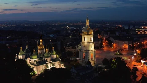 Flight at night over the Sofia Cathedral in Kiev Video stock 108595018