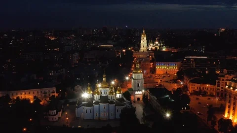 Flight at night over the Sofia Cathedral in Kiev Video stock 108595061