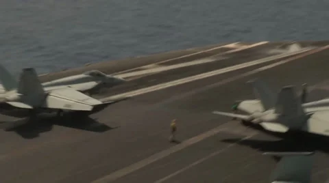 Flight operations aboard the aircraft carrier USS Nimitz (CVN 68) Stockbeeldmateriaal 32357801