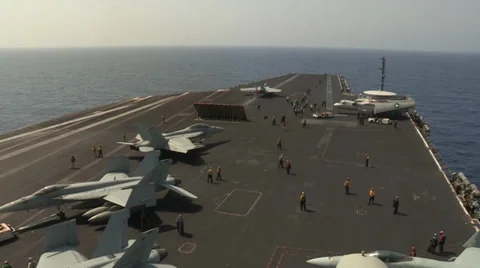 Flight operations aboard the aircraft carrier USS Nimitz (CVN 68) Vídeo Stock 32358813