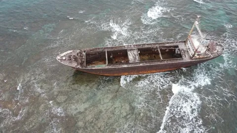 Flight over an abondoned ship Video stock 150320210