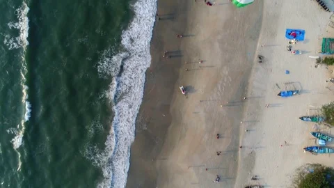 Flight over beautiful beach. Top view. 動画素材 84989259