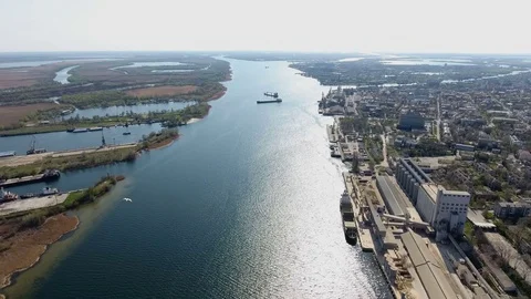 Flight over the big river on the outskirts of the city 4 動画素材 74482373