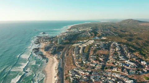 Flight over bigbay Beach, towards Cape Town, South Africa and Table Mountain. Stock-Footage 155789881